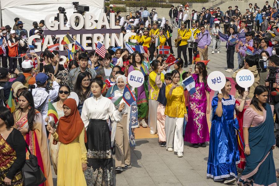 온 국민 엑스포 염원 걷기 대잔치2-국제신문